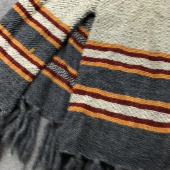 VINTAGE Wool Poncho Cape Womens One Size Gray Fringe Button ILGWU Made USA 70s - Picture 5 of 15